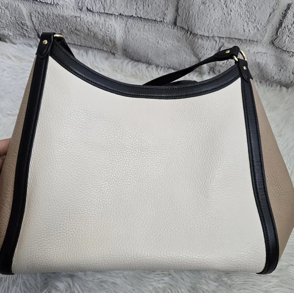 Coach Women's Cream and Tan Leather Bag - Picture 4 of 15